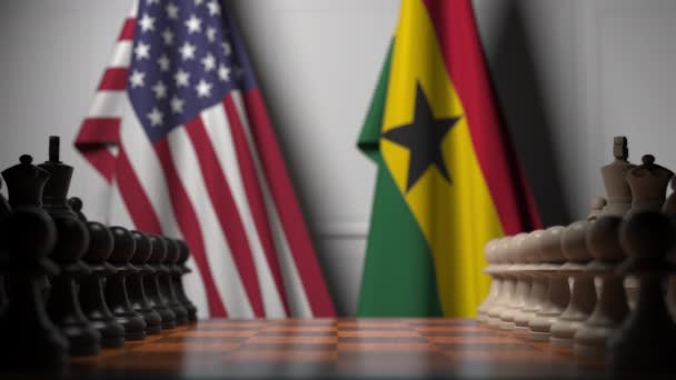 Bandiere degli Stati Uniti e del Ghana dietro pedoni sulla scacchiera. Gioco di scacchi o rivalità politica relativi animazione 3D — Video Stock