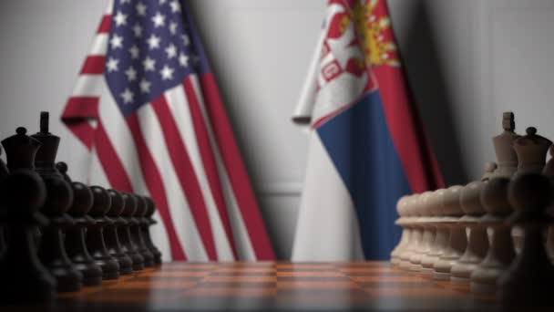 Bendera Amerika Serikat dan Serbia di belakang pion pada papan catur. Permainan catur atau persaingan politik terkait animasi 3D — Stok Video