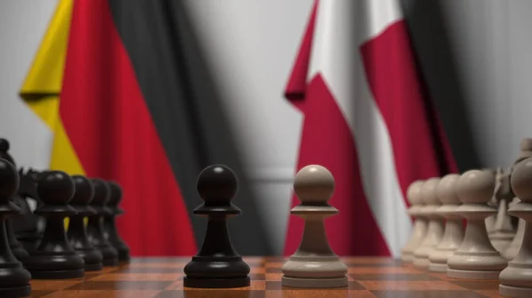 Флаги Германии и Дании за пешками на шахматной доске. Шахматная игра или политическое соперничество — стоковое фото