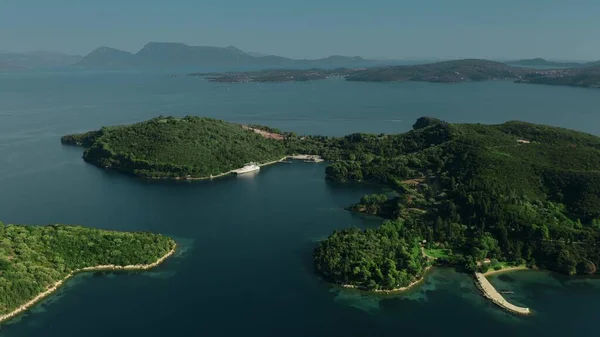 Aerial view of the Skorpios Island and luxury motor yacht, Greece — Stock Photo, Image