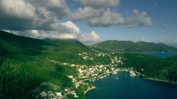 Kioni Körfezi 'nin hava manzarası. Ithaca Adası, Yunanistan — Stok video