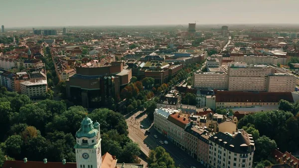ドイツ・ミュンヘン- 2019年9月19日。ガスティーグ、有名な文化センター、ローゼンハイマー通りの空中撮影 — ストック写真