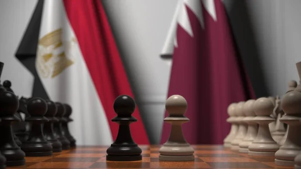 Флаги Египта и Катара за пешками на шахматной доске. Шахматная игра или политическое соперничество — стоковое фото