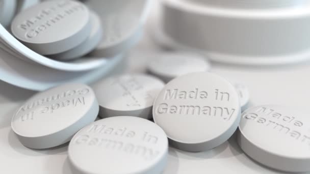 Pillen met Made In Germany tekst op hen. Nationale farmaceutische industrie gerelateerde 3d-animatie — Stockvideo