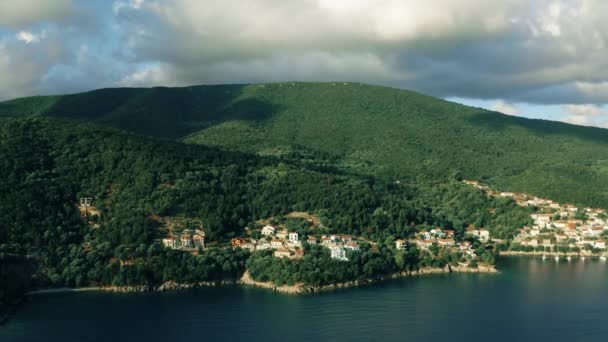 Снимок с воздуха острова Итака возле деревни Киони, Греция — стоковое видео