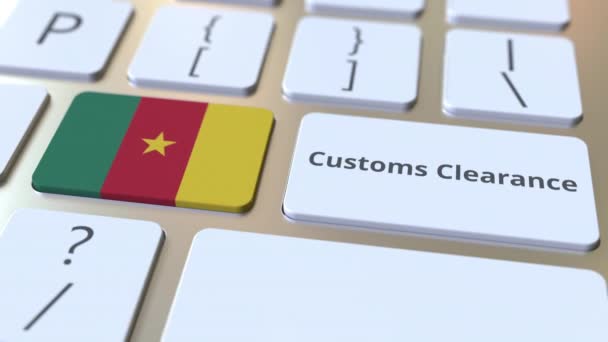 Customs Clearance text and flag of Cameroon на кнопках на клавіатурі комп'ютера. Імпорт або експорт пов'язані концептуальні 3d анімації — стокове відео