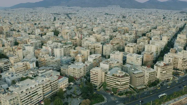 Foto aérea de los distritos costeros de Atenas por la noche, Grecia — Foto de Stock