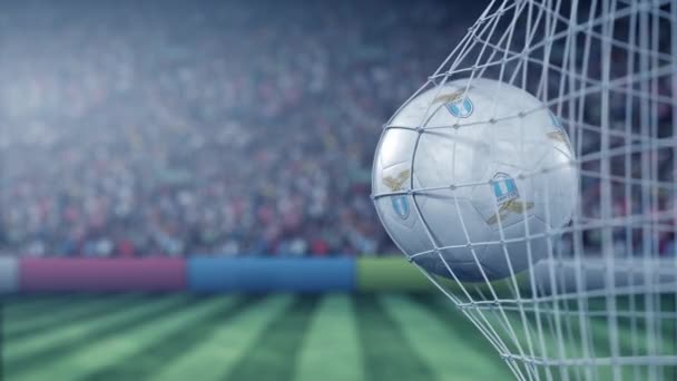 Balle avec le logo du club de football S.S. Lazio frappe filet de but de football. Animation 3D éditoriale conceptuelle — Video