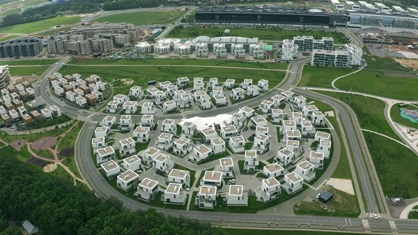Вид на повітря круглий район розкішних житлових будинків — стокове фото