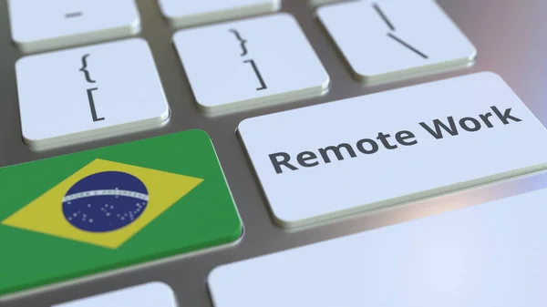 Texto de trabajo remoto y bandera de Brasil en el teclado de la computadora. Representación 3D conceptual relacionada con teletrabajo o teletrabajo — Foto de Stock