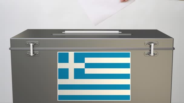 ギリシャの旗で投票箱に紙の投票を入れて手.選挙関連クリップ — ストック動画