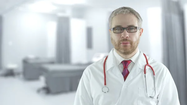 Retrato de um médico barbudo usando óculos — Fotografia de Stock