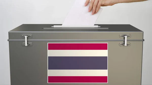 Tayland bayrağı taşıyan oy sandığı, seçimlerle ilgili 3D görüntüleme — Stok fotoğraf