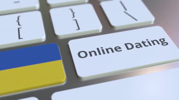 Online Randki tekst i flaga Ukrainy na klawiaturze. Konceptualna animacja 3D — Wideo stockowe