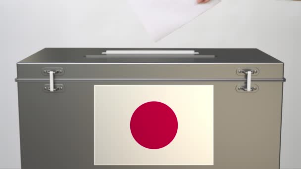 Bandeira do Japão em urna e mão colocando cédula de papel — Vídeo de Stock