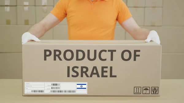 Warehouse worker and big box with PRODUCT OF ISRAEL printed text — Stock Photo, Image