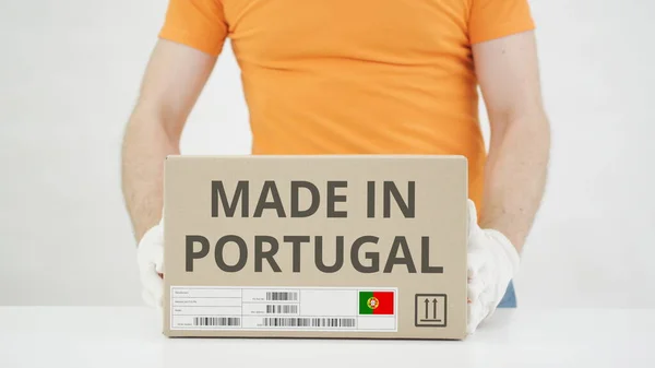 表にポルトガル語のテキストが配置されているボックス — ストック写真