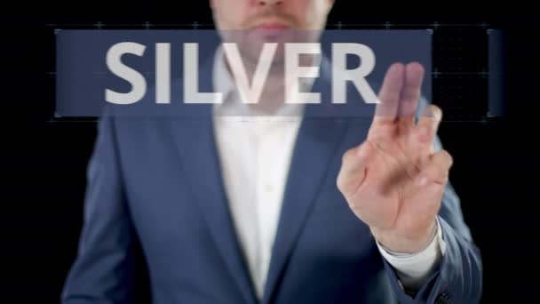 Бизнесмен выбирает SILVER, GOLD и PLATINUM цифровые опции на современном сенсорном дисплее — стоковое видео