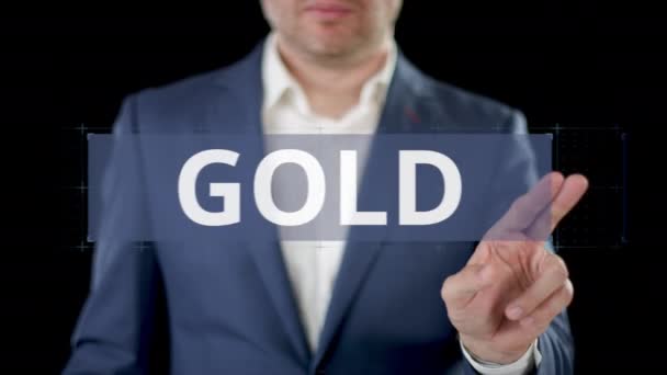 GOLD-, ÖL- und CRYPTOCURRENCY-Optionen, die von einem Geschäftsmann auf dem Computerbildschirm ausgewählt werden — Stockvideo