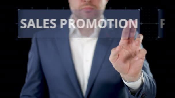Zakenman bladert door SALES PROMOTION, PUBLIC RELATIONS en ADVERTISING opties op het moderne display — Stockvideo