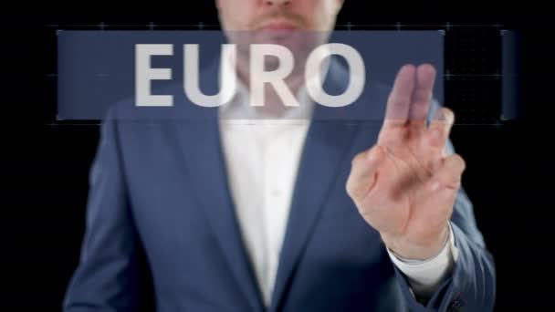 Geschäftsmann wählt digitale Optionen EURO, RUPEE und YEN auf dem modernen Touchscreen-Display — Stockvideo