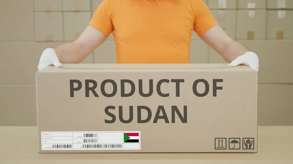 Μεγάλο κουτί με το προϊόν της SUDAN τυπωμένο κείμενο στο πλάι — Φωτογραφία Αρχείου