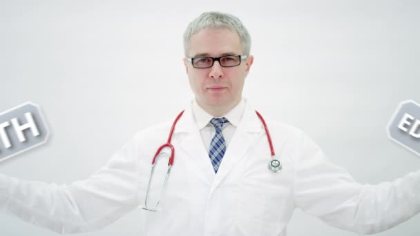 Doctor houdt GEZONDHEID ONDERWIJS woorden in zijn handen — Stockvideo