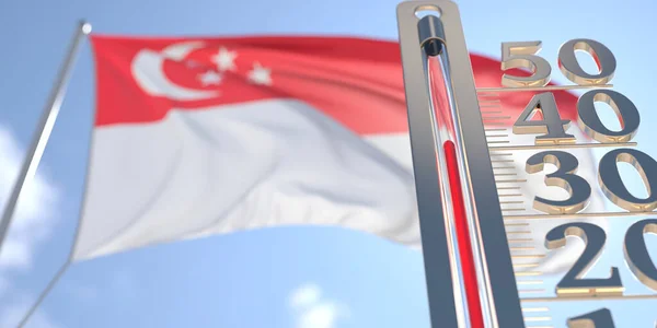 Термометр показывает высокую температуру воздуха против размытого флага Сингапура. Прогноз погоды на жару — стоковое фото
