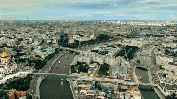 Luftaufnahme des Kremls und der Moskwa im Moskauer Stadtzentrum, Russland — Stockfoto