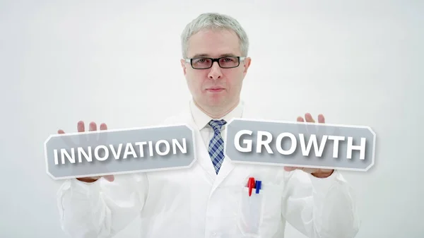 Mühendis Innovation GROWTH metni yazıyor — Stok fotoğraf