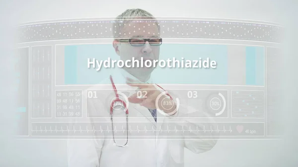 HYDROCHLOROTHIAZIDE Jenerik ilaç adı bir doktor tarafından tıbbi monitörde seçildi — Stok fotoğraf