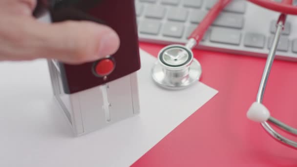 医療請求拒否切手紙,医師の職場 — ストック動画