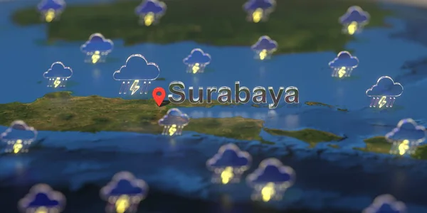 Ícones meteorológicos tempestuosos perto da cidade de Surabaya no mapa, previsão meteorológica relacionada renderização 3D — Fotografia de Stock