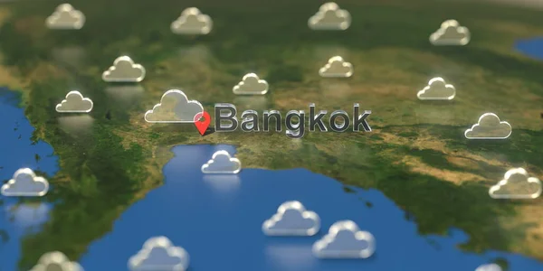 Icone meteo nuvolose vicino a Bangkok sulla mappa, previsioni del tempo in città Bangkok — Foto Stock