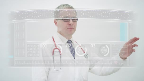 FUROSEMIDE generikus gyógyszer neve, amelyet orvos választ ki orvosi monitoron — Stock videók
