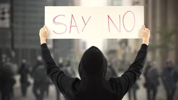Mondj NEM szöveget egy tiltakozó transzparensre — Stock Fotó