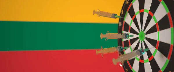 Strzykawki ze szczepionką trafiły w cel niedaleko litewskiej flagi. Udane badania medyczne i szczepienia na Litwie. Konceptualne renderowanie 3D — Zdjęcie stockowe