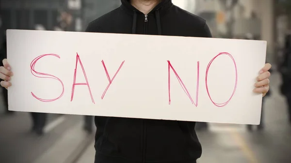 Mondj NEM szöveget egy aktivista transzparensről — Stock Fotó