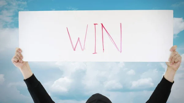 WIN szöveg egy plakáton az ég ellen — Stock Fotó