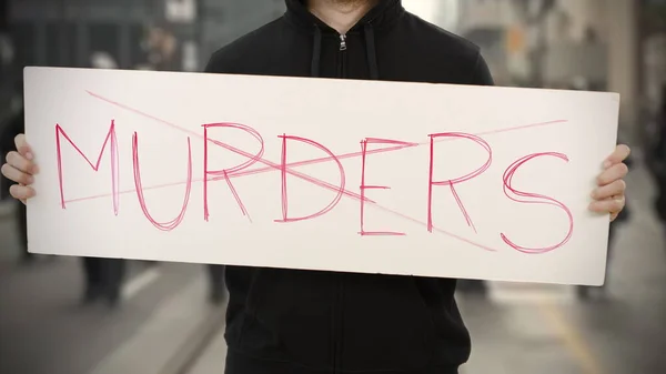 NO MURDERS palabras en una pancarta de activismo — Foto de Stock