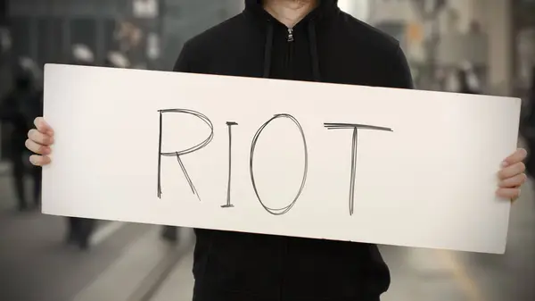 Κείμενο RIOT σε banner ακτιβισμού — Φωτογραφία Αρχείου