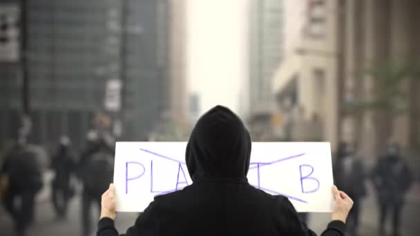 NO PLANET B texto em um banner de protesto — Vídeo de Stock