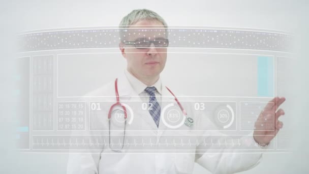 Doutor percorre para o nome do medicamento genérico IBUPROFEN em uma tela sensível ao toque — Vídeo de Stock