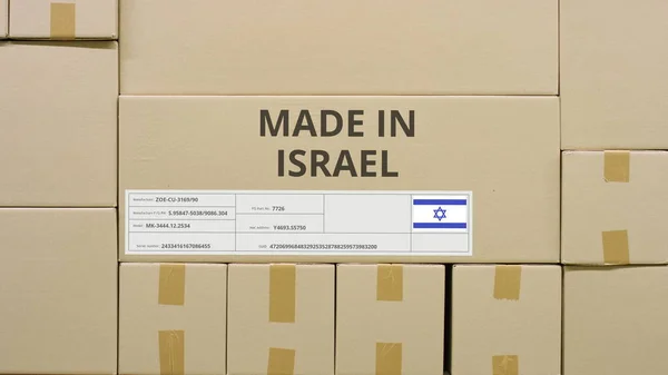 Χάρτινο κουτί με τυπωμένο κείμενο Made in Israel μεταξύ άλλων κιβωτίων — Φωτογραφία Αρχείου
