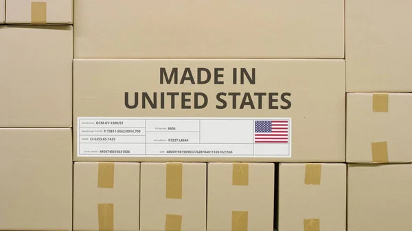 Caixa com impresso MADE IN UNITED STATES text and flag. Conceito de logística do armazém — Fotografia de Stock