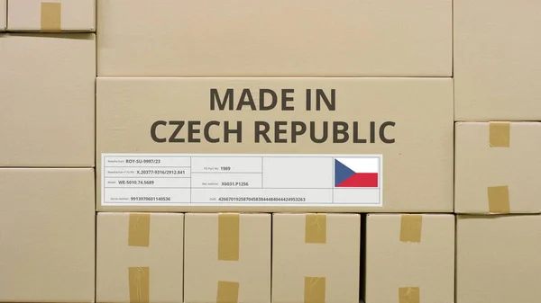 存储在纸板箱上的CZECH中的MADE文本和标记 — 图库照片