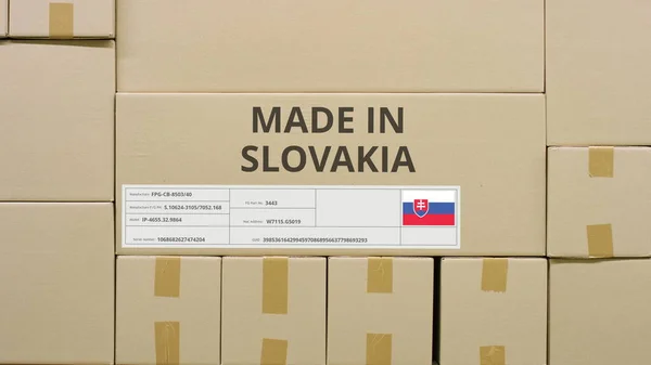Paket mit MADE IN SLOWAKEI Text und Fahne, Produktions- und Transportkonzept — Stockfoto