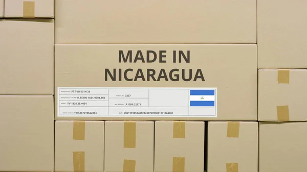 纸盒，印有NICARAGUA的MADE文字和国旗。仓库后勤概念 — 图库照片