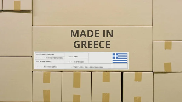창고에 있는 상자 위에 그리스 문자와기로 표시를 하였다 — 스톡 사진