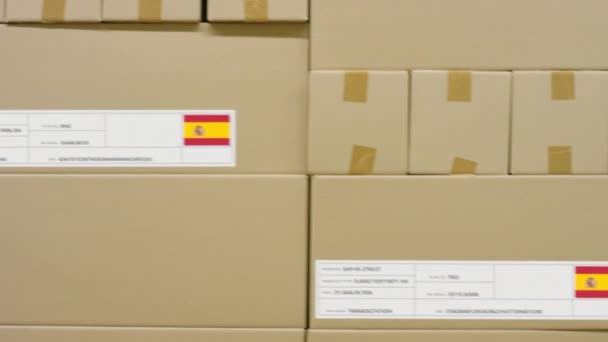 Csomag MADE IN SPANYOLORSZÁG szöveggel és zászlóval, gyártási és szállítási koncepcióval — Stock videók